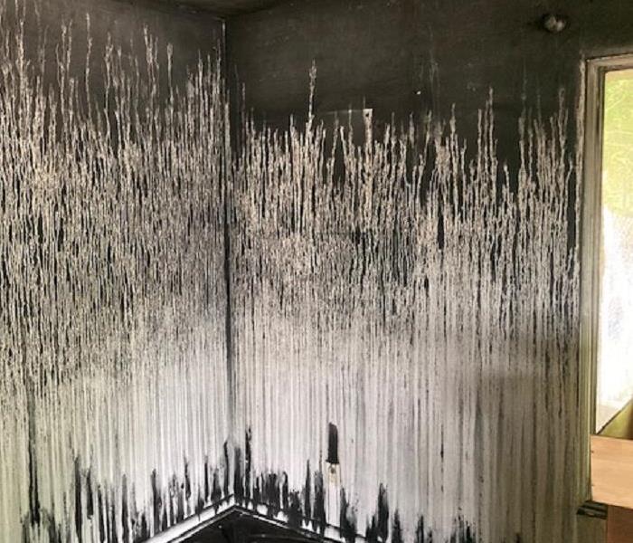 wall with black and white streaks